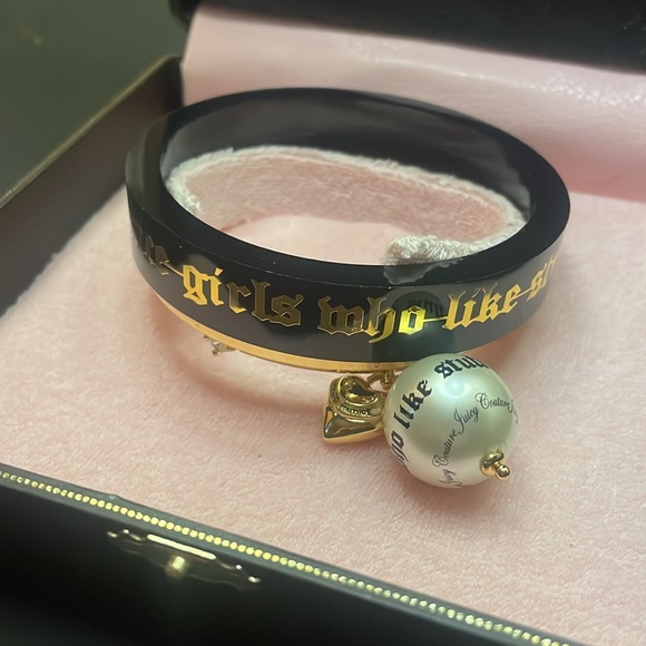 Juicy Couture For Nice Girls Who Like Stuff Bangle Charm Bracelet Boxed Set - Picture 2 of 5